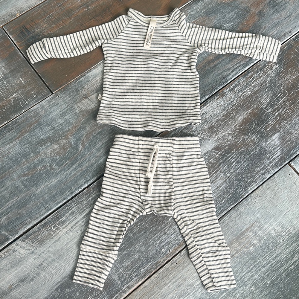 Childhoods Clothing - ribbed knit night set VGUC